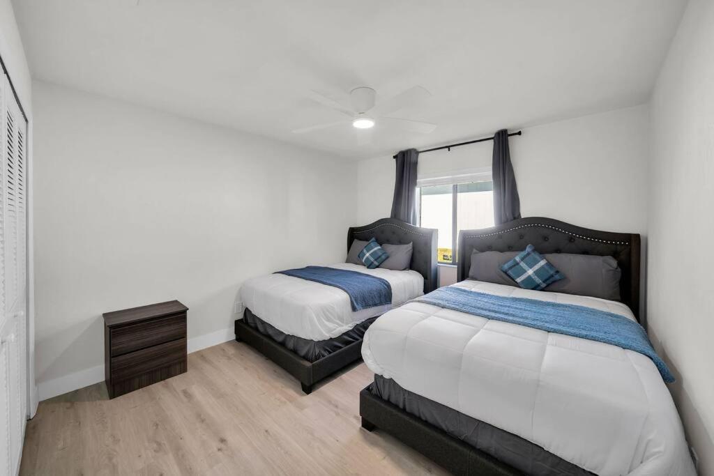 Luxury Waterfront Haven In Cape Coral - Dog-Friendly Escape With Private Pool Villa ภายนอก รูปภาพ