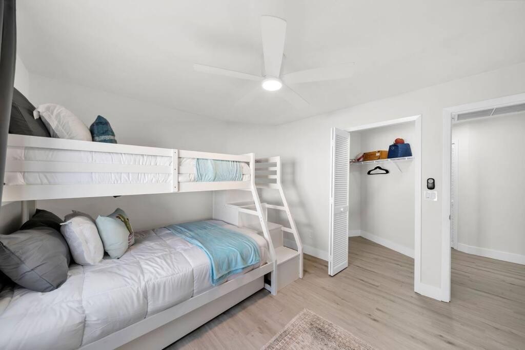 Luxury Waterfront Haven In Cape Coral - Dog-Friendly Escape With Private Pool Villa ภายนอก รูปภาพ
