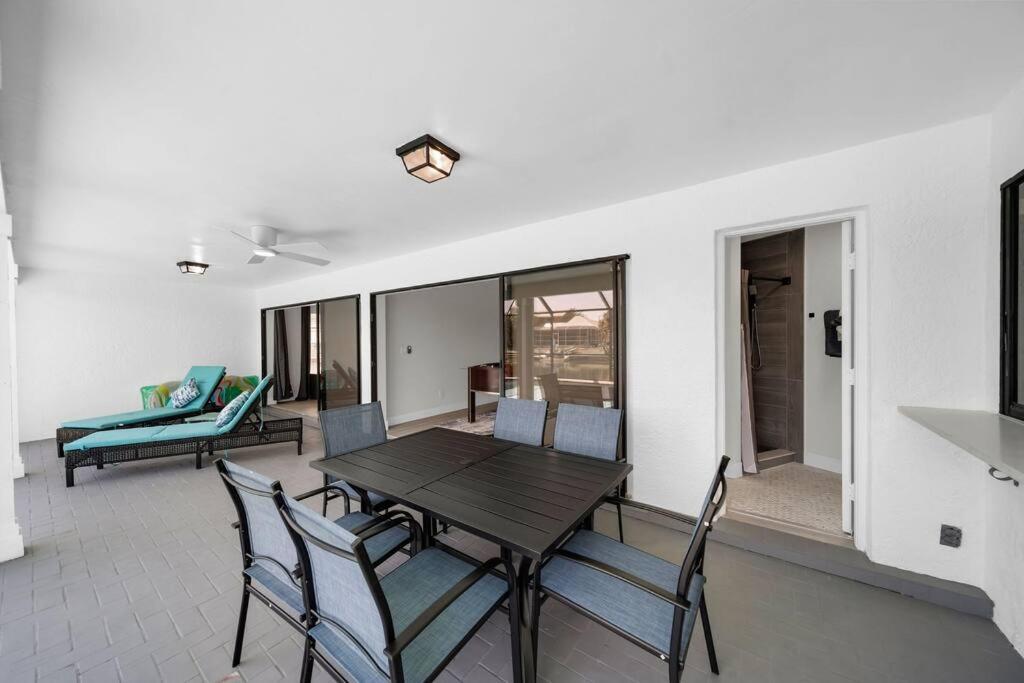 Luxury Waterfront Haven In Cape Coral - Dog-Friendly Escape With Private Pool Villa ภายนอก รูปภาพ