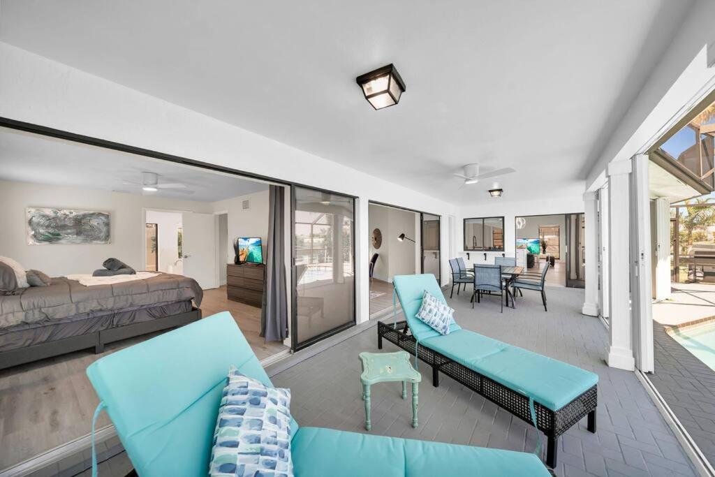 Luxury Waterfront Haven In Cape Coral - Dog-Friendly Escape With Private Pool Villa ภายนอก รูปภาพ