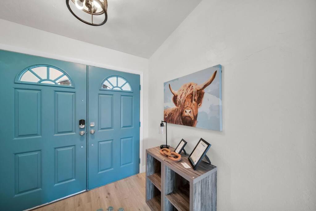 Luxury Waterfront Haven In Cape Coral - Dog-Friendly Escape With Private Pool Villa ภายนอก รูปภาพ