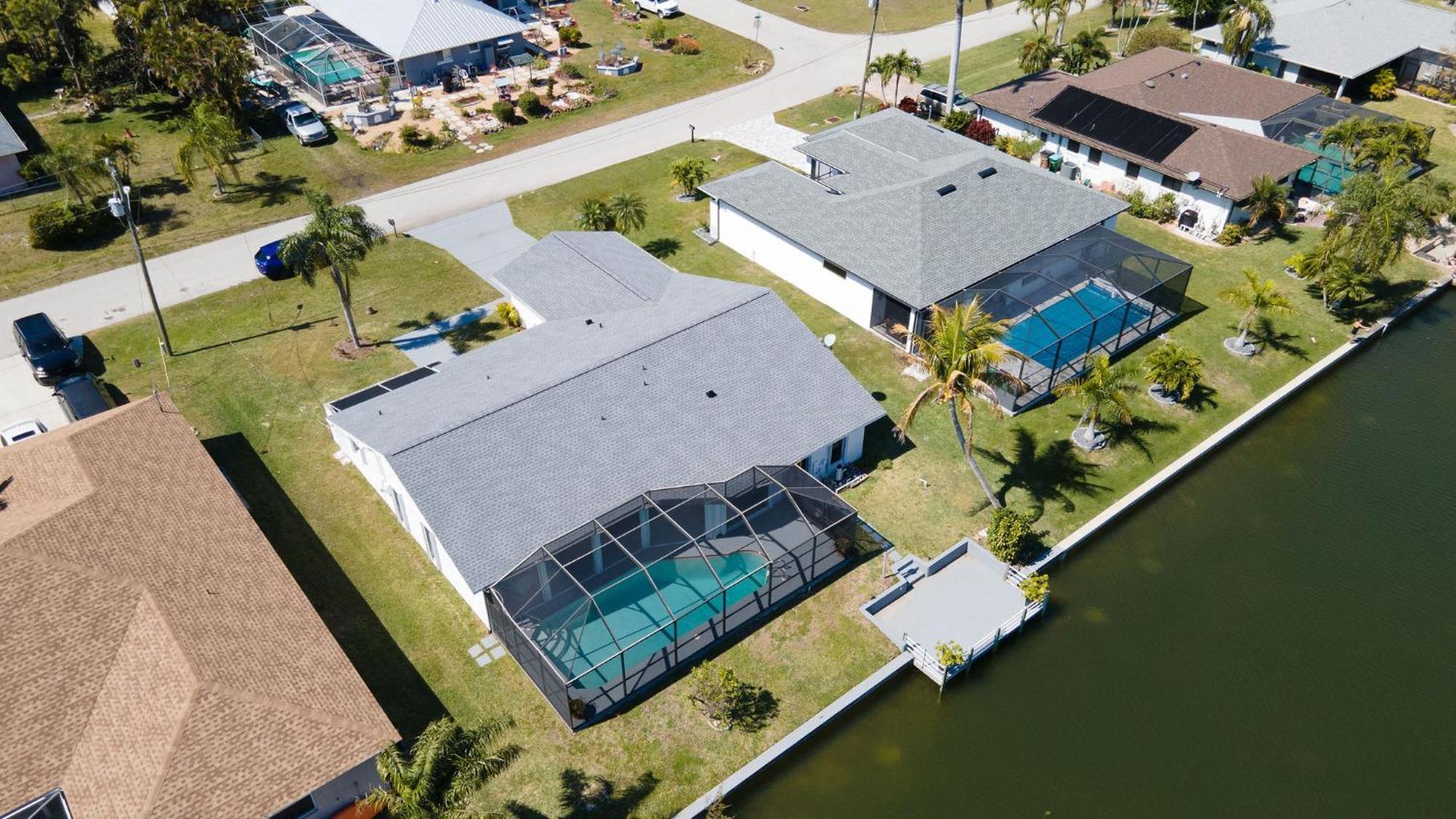 Luxury Waterfront Haven In Cape Coral - Dog-Friendly Escape With Private Pool Villa ภายนอก รูปภาพ